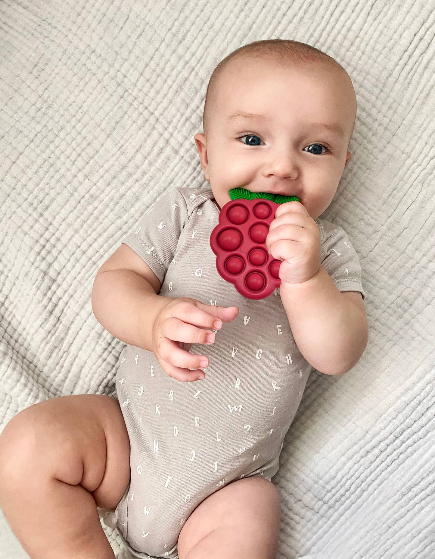 RAZBERRY POP TEETHER RED ON 12 UNIT CLIP STRIP