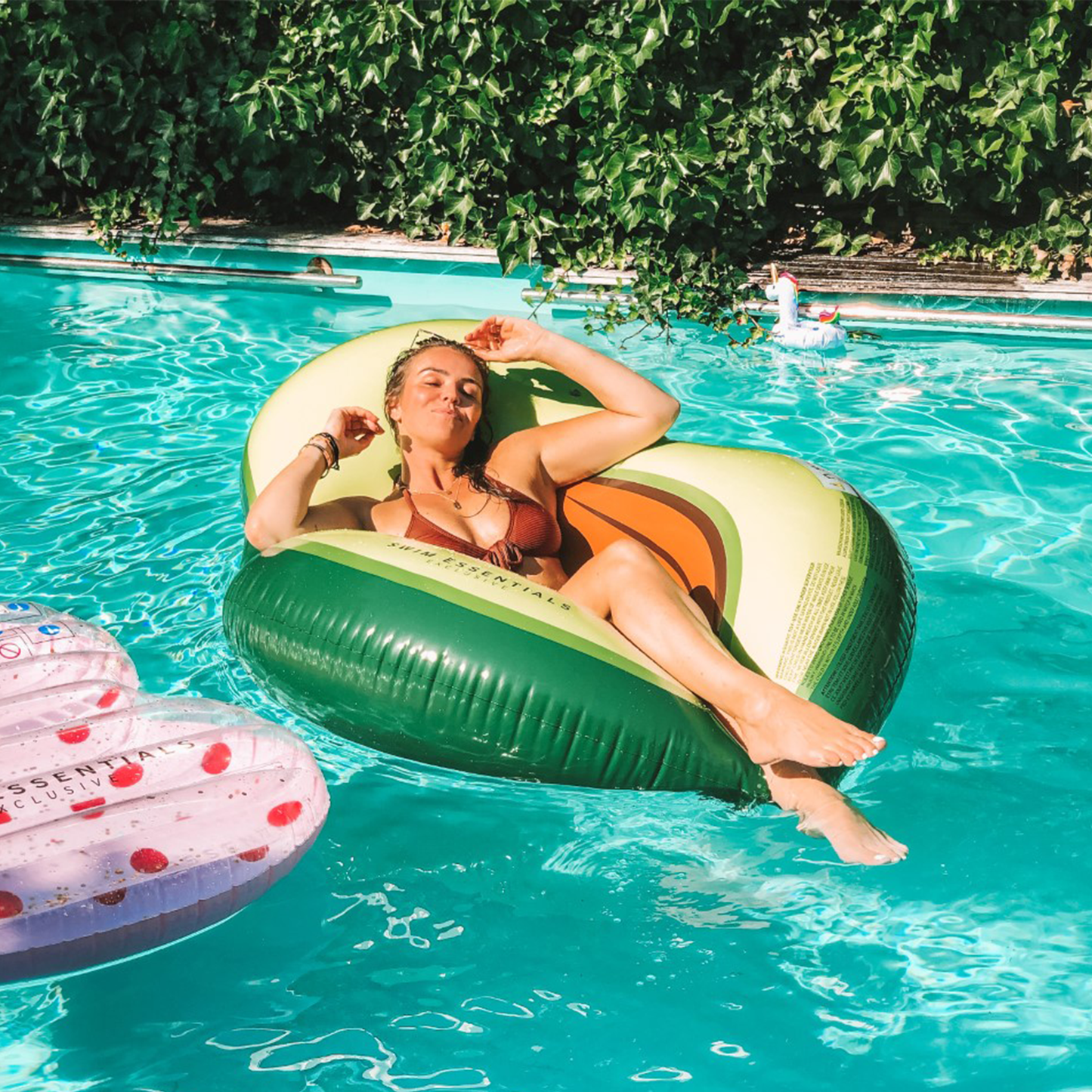 Swim Essentials - Pool Float - Green - Tropical Bliss Avocado - incl. Beachball