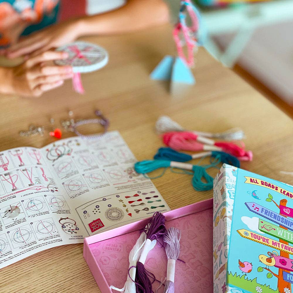 Inside Out Toys - Friends Create Your Own Bracelets