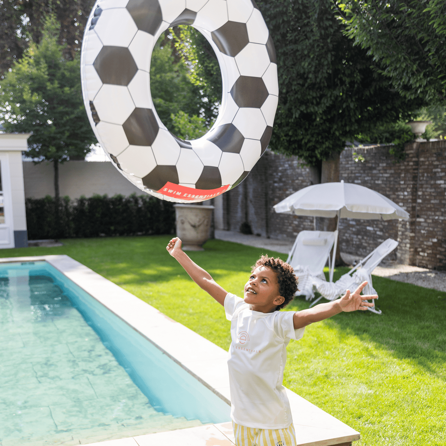 Swim Essentials - Swim Ring - Black/White - Football - Ø 90 cm